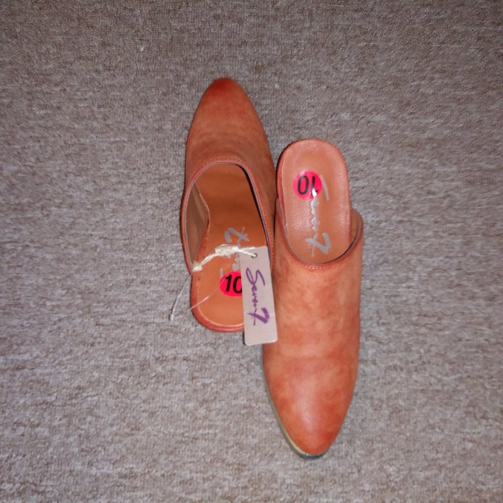 New Seven 7 camel leather mules block heel size 10